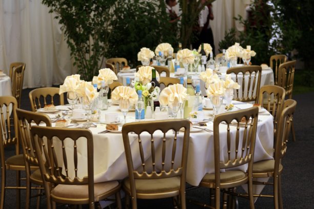 Professioneller Partyservice mit Ausstattung und Catering